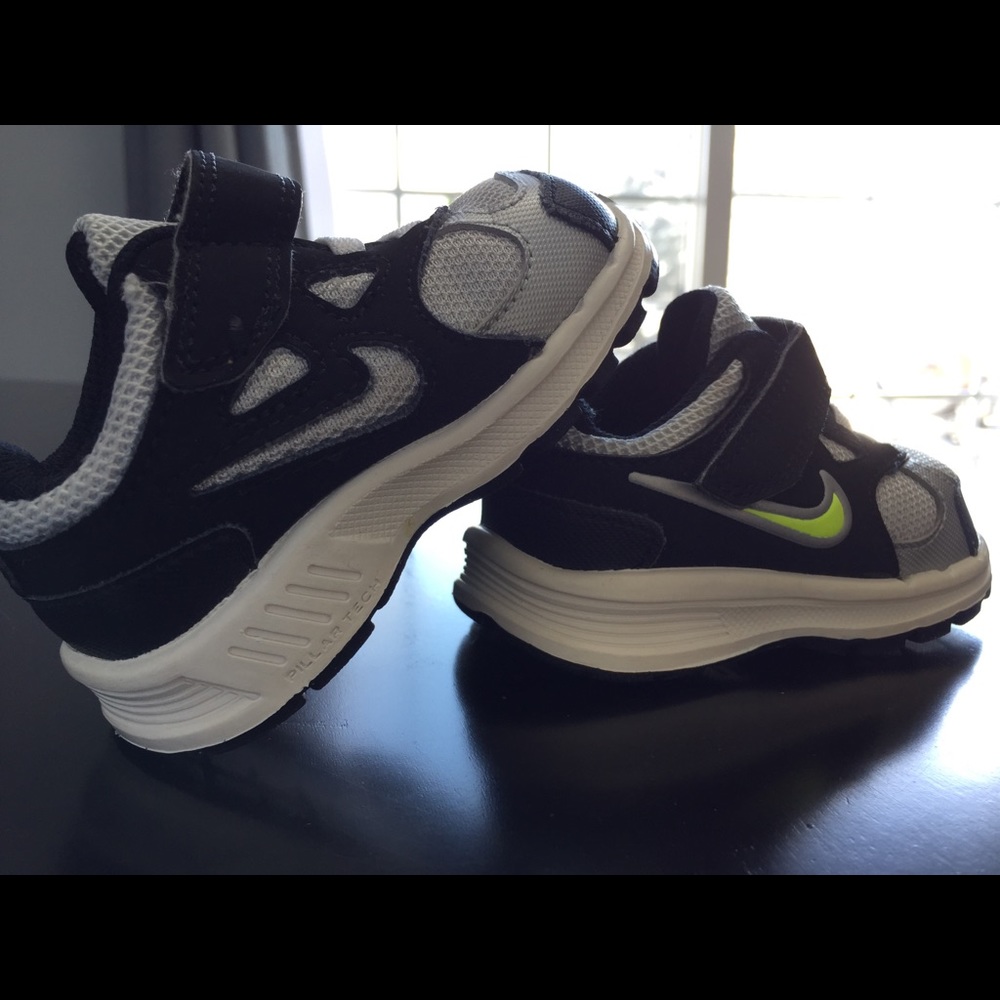 Nike shoes toddler size 4c